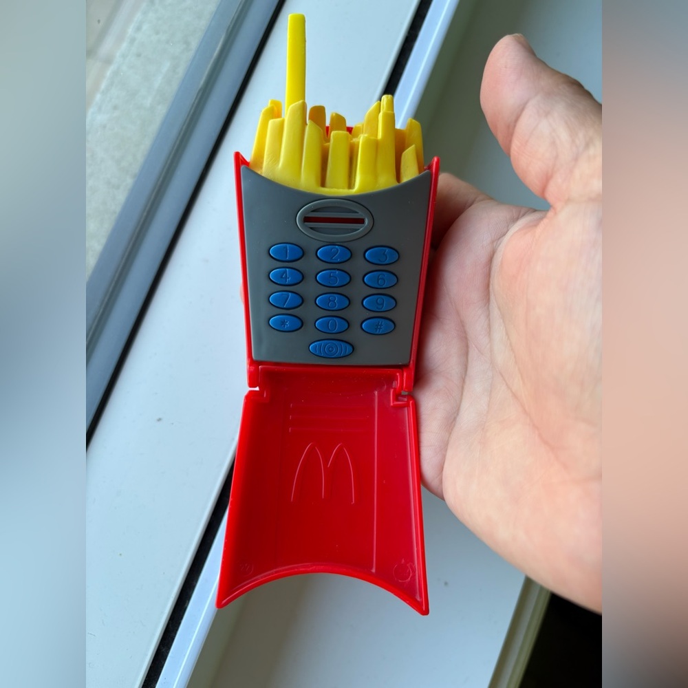 Vintage 1999 McDonald’s French Fries Talking Toy – Flip Phone Style 📞🍟 - Picture 8 of 9